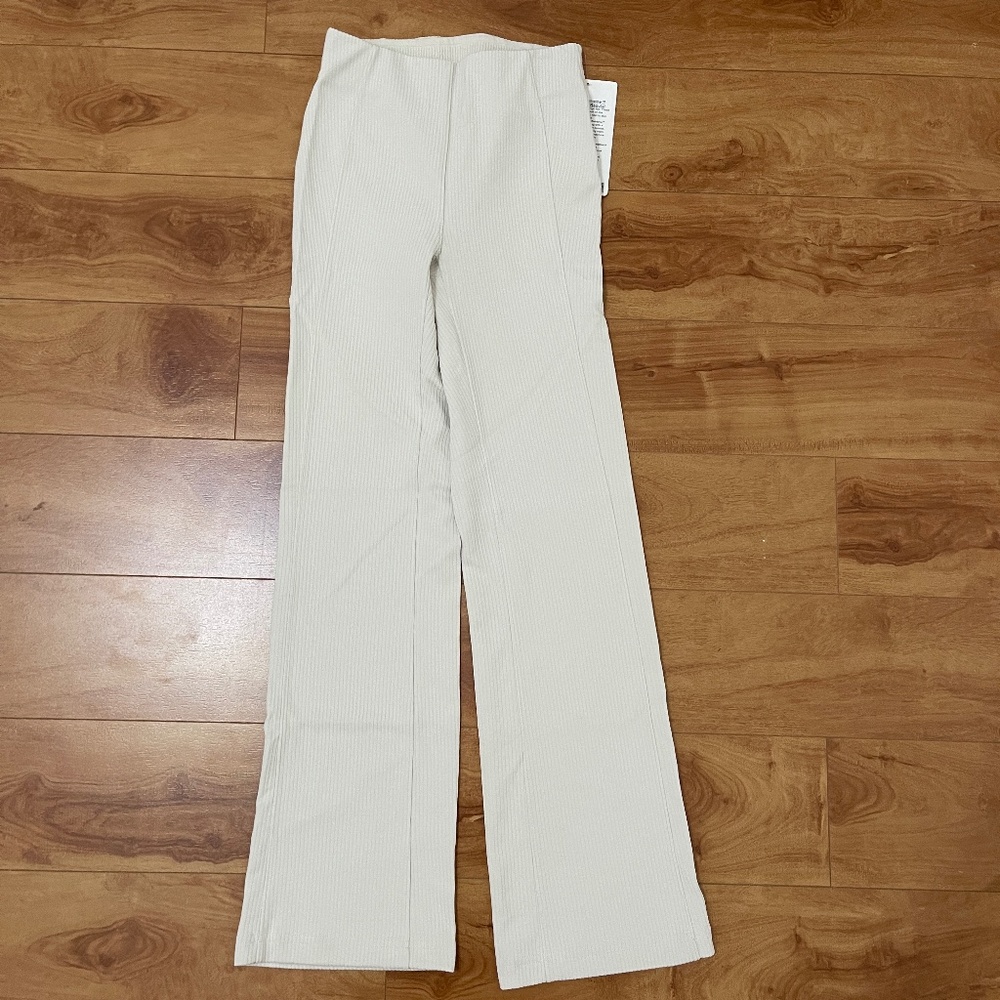 Lululemon Women Ribbed Softstreme Flare Pant Sz 2 Bone Color New With Tag